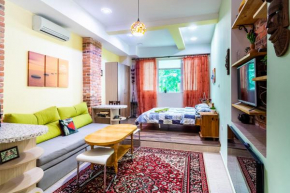 Barcelona Colorful Central Studio w Green Backyard
